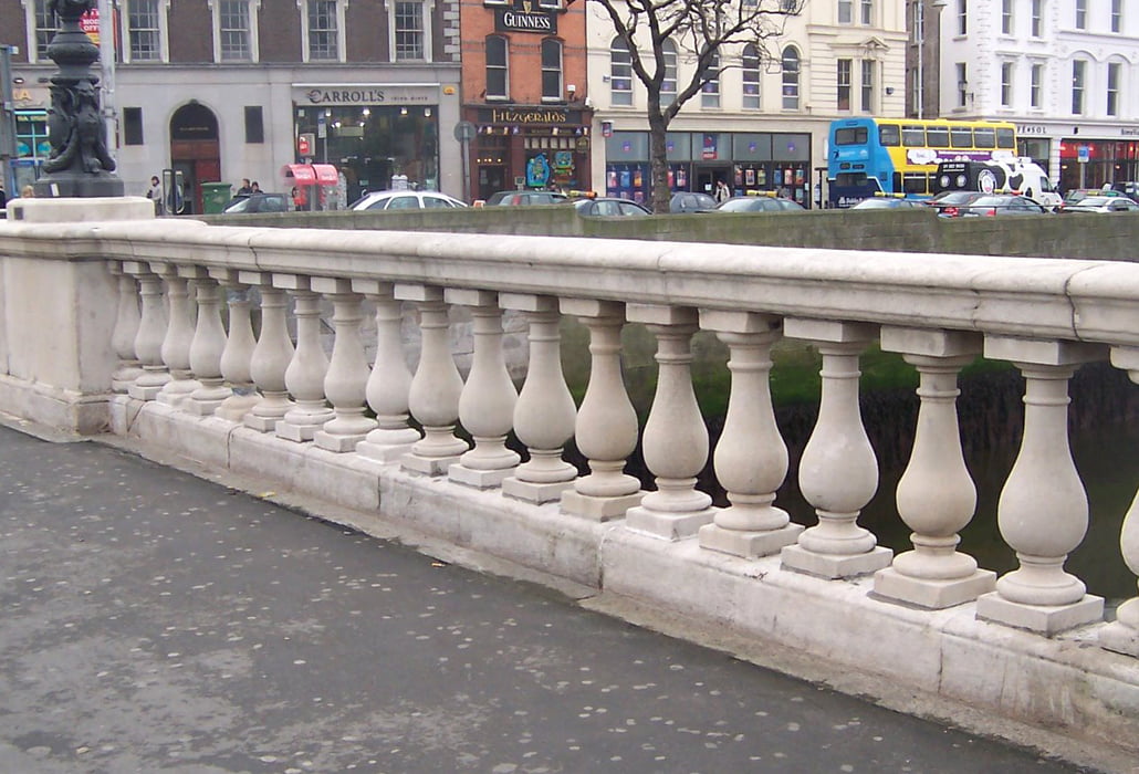 P Mac O’Connell Bridge, cleaned using low pressure steam O'Connell Bridge, cleaned using low pressure steam