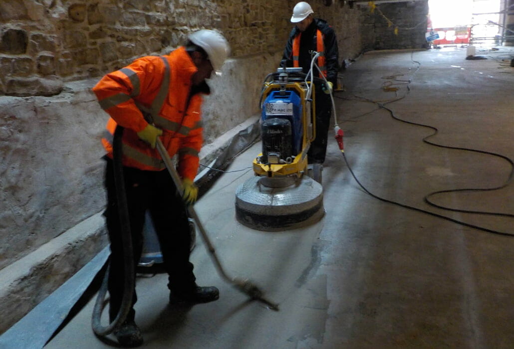 Polishing concrete using the wet system