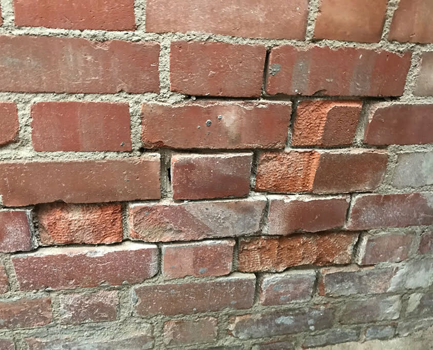 Repairing brickwork P Mac Photo of missing mortar on brickwork