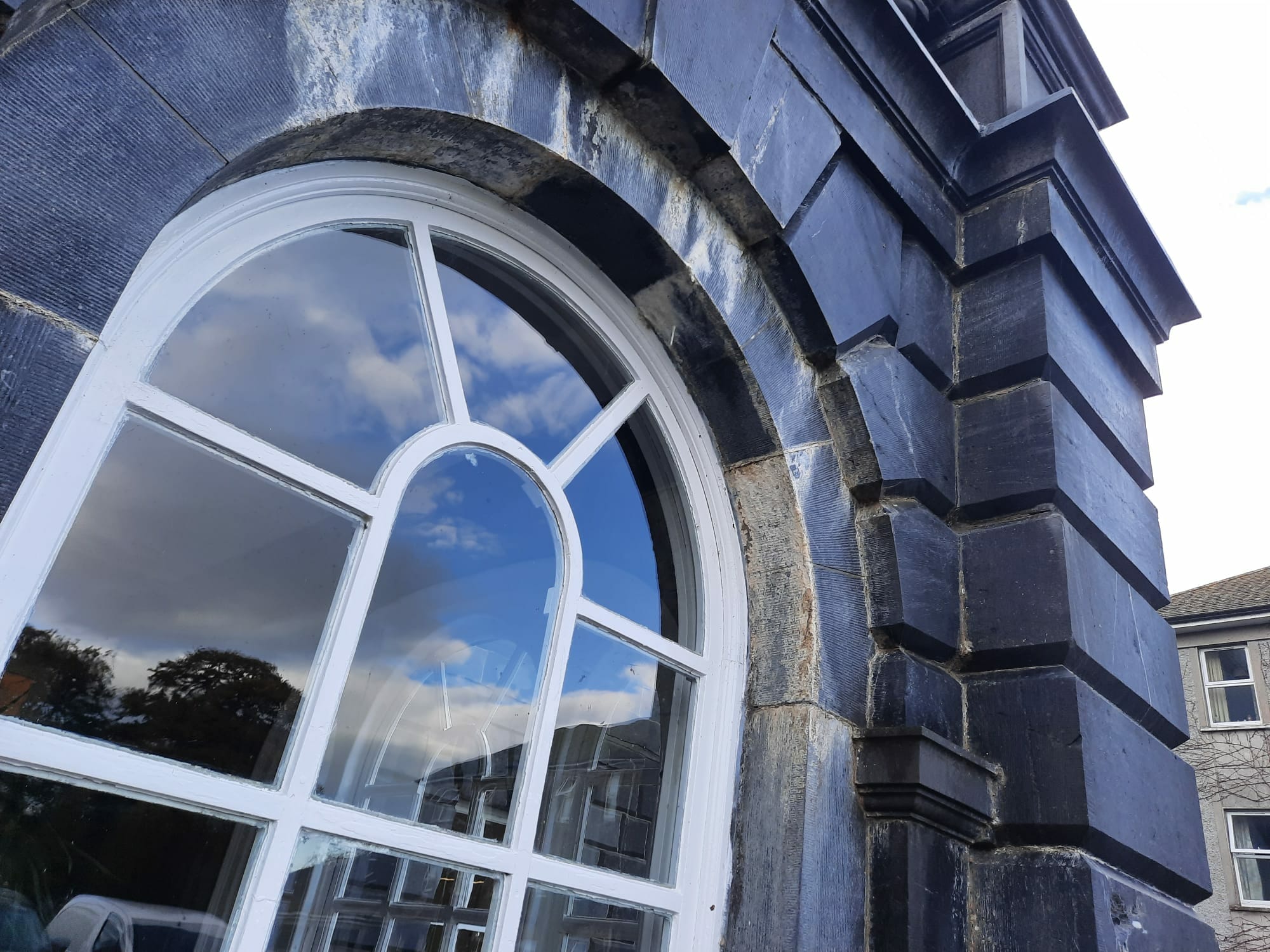 limescale staining on limestone porch window surround limescale-staining-on-limestone-porch-window-surround